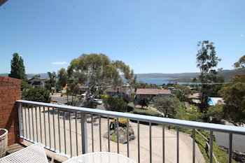 Snowbird 1 - Jindabyne Townhouse - Phillip Island Accommodation 0