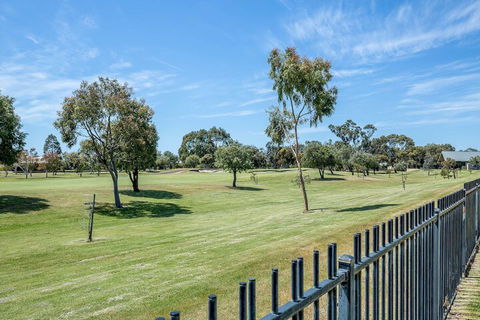 The Lakes House - Phillip Island Accommodation 2
