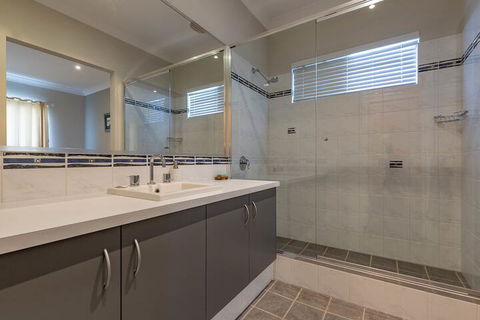 The Lakes House - Phillip Island Accommodation 1