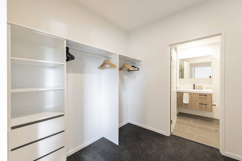 Astra Apartments Broadmeadow - Phillip Island Accommodation 4