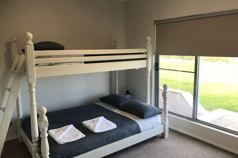 Beaufortia Views - Phillip Island Accommodation 3
