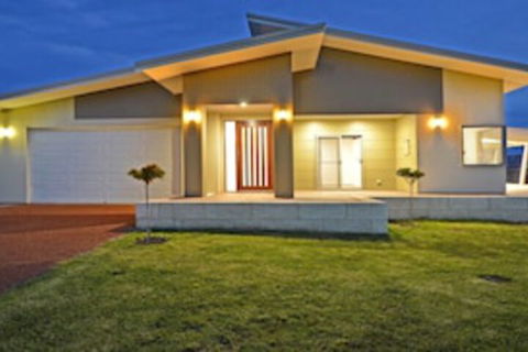 Beaufortia Views - Phillip Island Accommodation 0