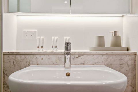 Brand New Ultra Luxe Apt Next To Central CBD - Phillip Island Accommodation 2