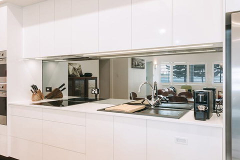 Deco Beach Luxury Apartments - Phillip Island Accommodation 1