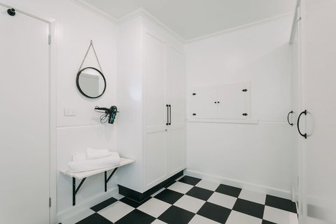 Deco Beach Luxury Apartments - Phillip Island Accommodation 4