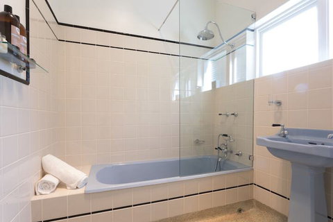 Deco Beach Luxury Apartments - Phillip Island Accommodation 7