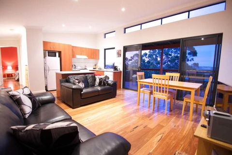 Karrak Reach Forest Retreat - Phillip Island Accommodation 6