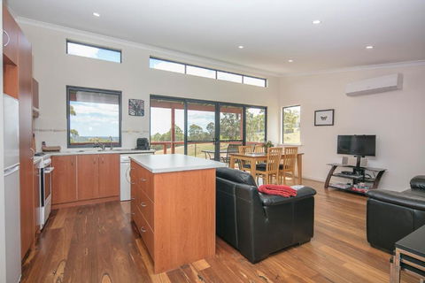Karrak Reach Forest Retreat - Phillip Island Accommodation 2