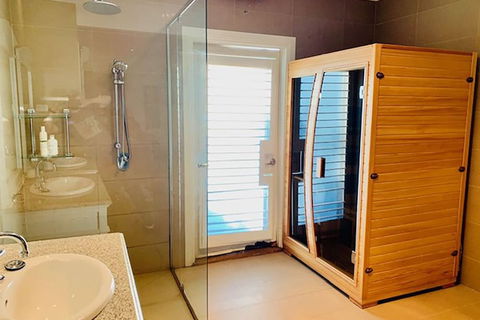 Grand Gippsland Home Sleeps Up To 28 - Phillip Island Accommodation 5