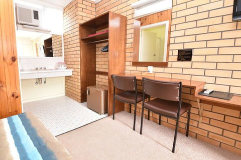 Edenhope Motor Inn - Phillip Island Accommodation 7
