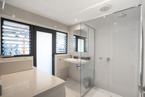 Lux On Main - Phillip Island Accommodation 4