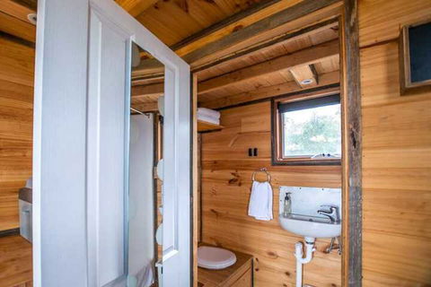 Double Oaks Tiny House - Phillip Island Accommodation 5