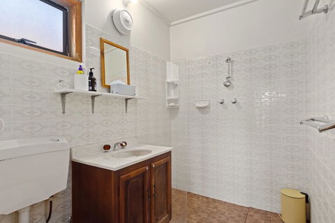 Cliffs End Beach Shack 105 Gold Coast Drive Carrickalinga - Phillip Island Accommodation 5