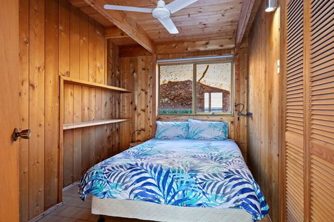 Cliffs End Beach Shack 105 Gold Coast Drive Carrickalinga - Phillip Island Accommodation 7