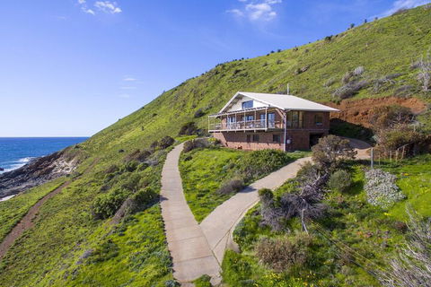 Cliffs End Beach Shack 105 Gold Coast Drive Carrickalinga - Phillip Island Accommodation 2