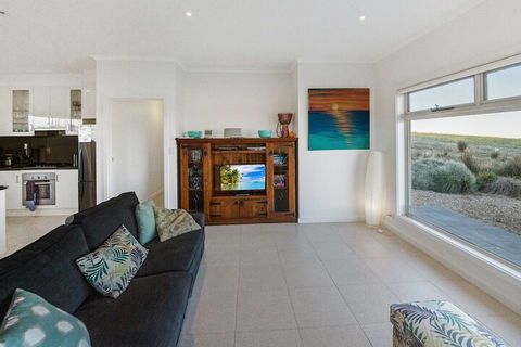 Fleurieu Coastal Retreat Lot 150 Myponga Beach Road - Phillip Island Accommodation 6