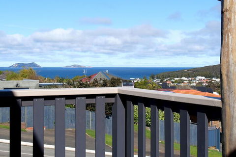 Oceans Islands & Whales - Phillip Island Accommodation 6