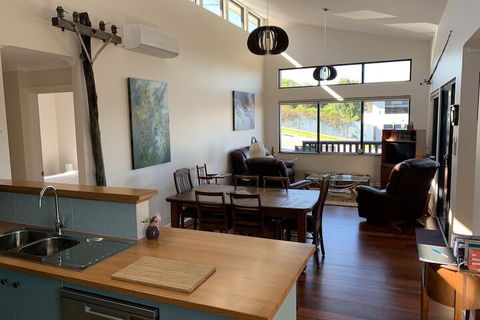 Oceans Islands & Whales - Phillip Island Accommodation 4