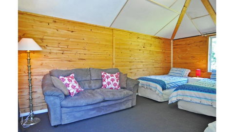 MY Fair Lady External Bathroom PET Friendly - Phillip Island Accommodation 3