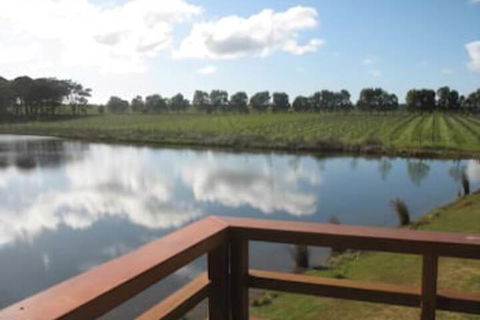 Bettenay Loft Spa Apartment & Lakeview Chalets - Phillip Island Accommodation 4