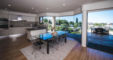 Russell House - Phillip Island Accommodation 2