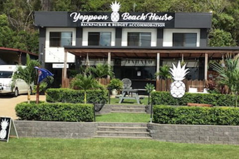 Yeppoon Beachhouse - Hostel - Phillip Island Accommodation 0