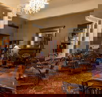 Hadley's Orient Hotel