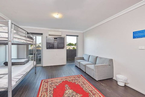 Nomads Byron Bay Hostel - Phillip Island Accommodation 7
