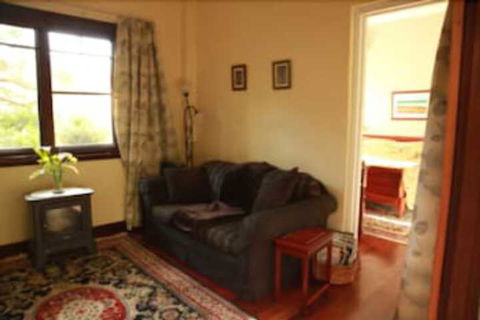 Fawkes House Country Spa Retreat - Phillip Island Accommodation 3