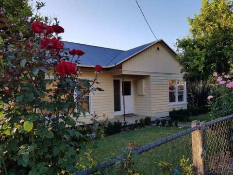 Cottage On Main - Phillip Island Accommodation 3