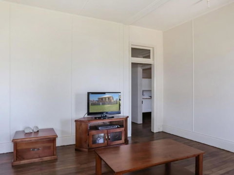 Yamba Pilot Cottage 1 Pets Welcome Close To Beach - Phillip Island Accommodation 2
