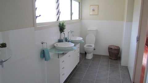 Lake Russell Lakeside Retreat - Phillip Island Accommodation 5