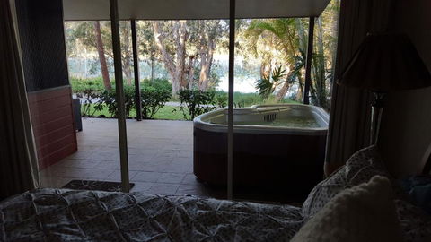 Lake Russell Lakeside Retreat - Phillip Island Accommodation 1