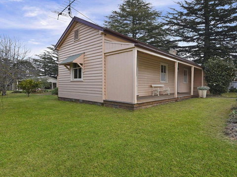 Station Masters Cottage Classic Quaint & Nostalgia - Phillip Island Accommodation 2