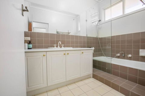 Alice Wonderland In 4 Beds House - Phillip Island Accommodation 3