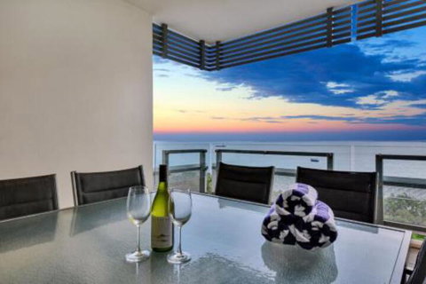 Oceana Darwin Central Oceanfront 3 Bedroom 2 Lounge Room Pool Gym Tennis Court Sleeps 9 - Phillip Island Accommodation 0