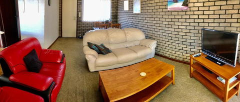 Geraldton Holliday Villas - Phillip Island Accommodation 1