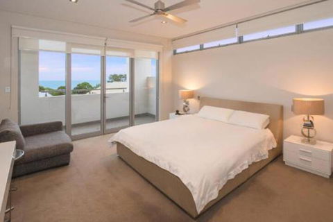 Opulent Oasis - Phillip Island Accommodation 5