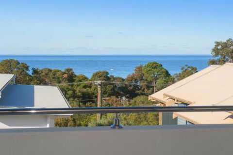 Opulent Oasis - Phillip Island Accommodation 3