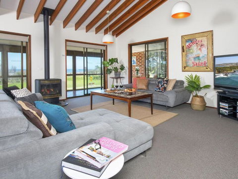 Beach House On Jones Beach Kiama Accommodation - Phillip Island Accommodation 4