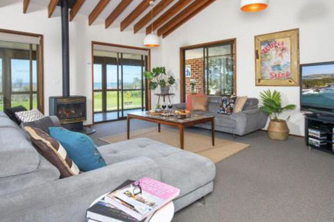 Beach House On Jones Beach Kiama Accommodation - Phillip Island Accommodation 0