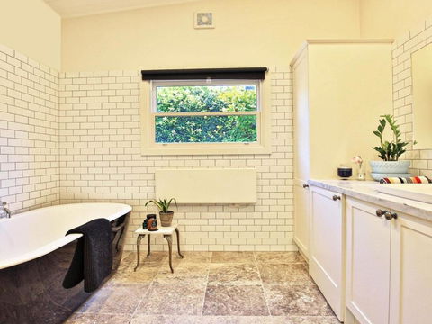 Poppy Cottage Delightful Pet Friendly Weatherboard - Phillip Island Accommodation 5