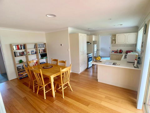 Tidy Home In A Leafy Suburb Great Location - Phillip Island Accommodation 2
