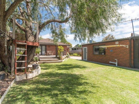 Family Foreshore Favourite - Phillip Island Accommodation 4