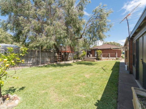 Family Foreshore Favourite - Phillip Island Accommodation 1