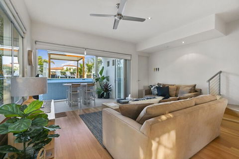 Sunshine Beach Self Contained Unit Beach Views Unit 2 Elouera 44 Elanda Street - Phillip Island Accommodation 5