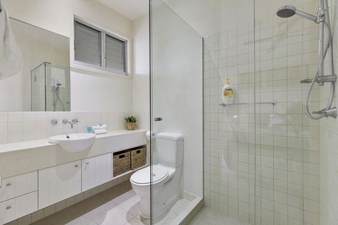 Sunshine Beach Self Contained Unit Beach Views Unit 2 Elouera 44 Elanda Street - Phillip Island Accommodation 4