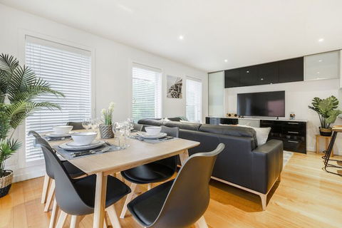 Tranquil Townhouse In Port Melbourne - Phillip Island Accommodation 2
