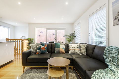 Tranquil Townhouse In Port Melbourne - Phillip Island Accommodation 6