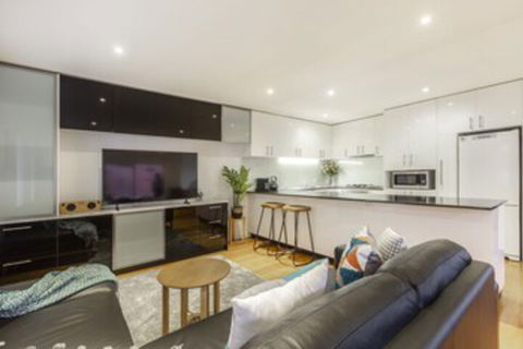 Tranquil Townhouse In Port Melbourne - Phillip Island Accommodation 0